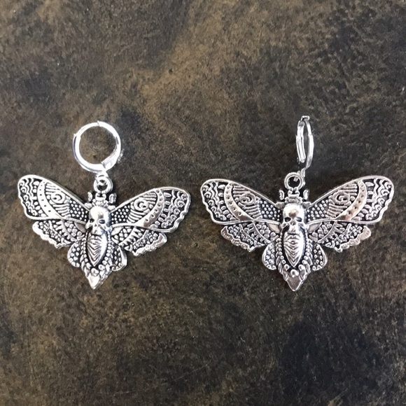 NWT gothic witchy whimsygoth moth with human skull dangle earrings in silvertone - Picture 1 of 7